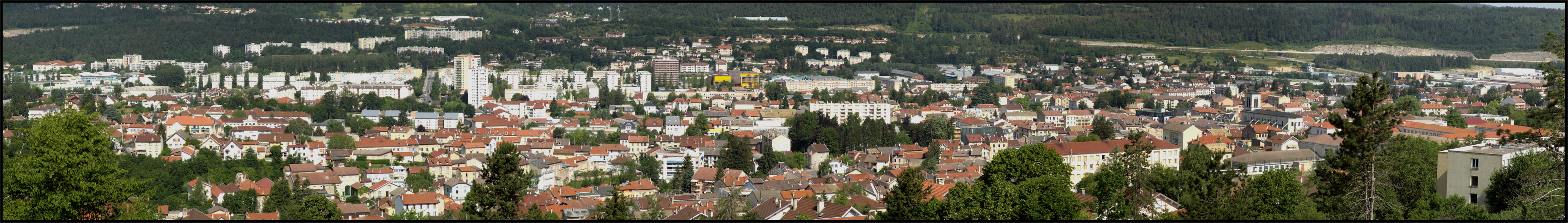 Vue panoramique d'Oyonnax (01), France, Juin 2006